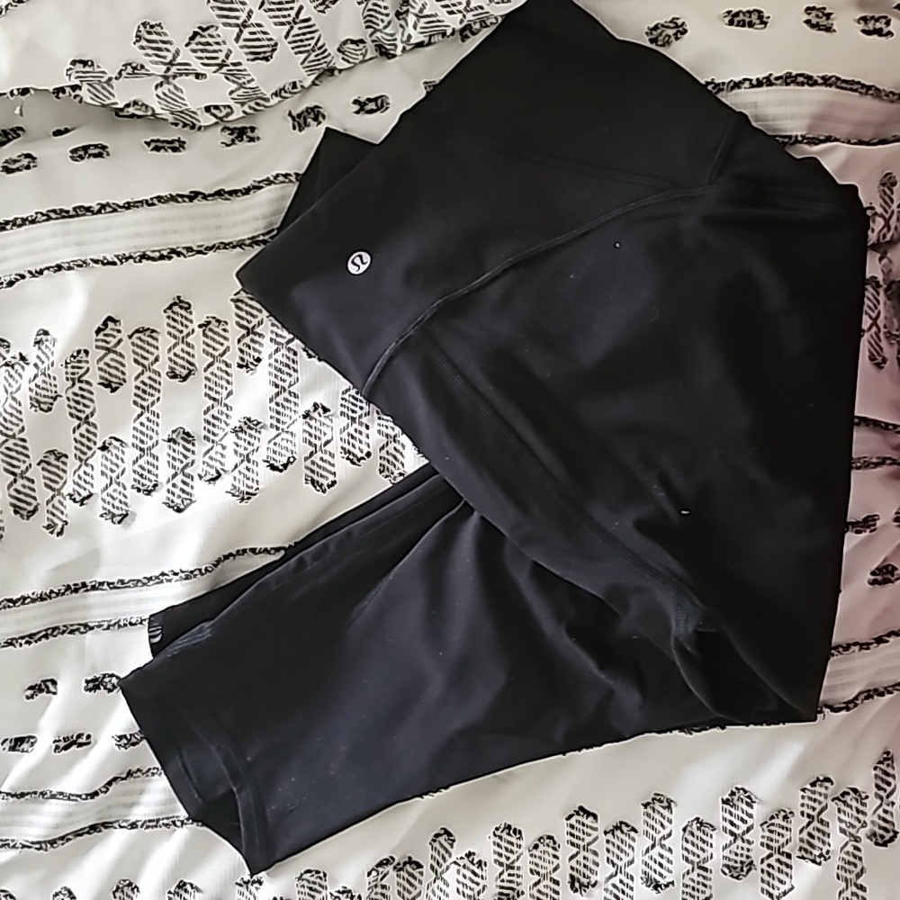 Lululemon mesh crop